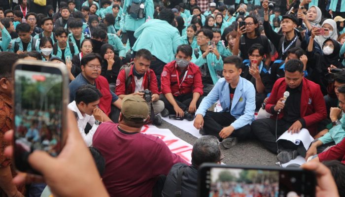 Unjuk Rasa BEM Solo Raya: Kritisi Makan Bergizi Gratis Hingga Isu Lokal