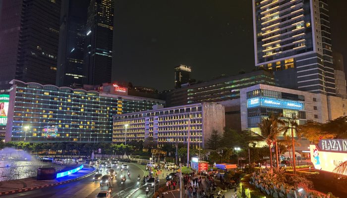 Menikmati Gemerlap Malam Bundaran HI, Spot Favorit Wisatawan untuk Berburu City Light Jakarta
