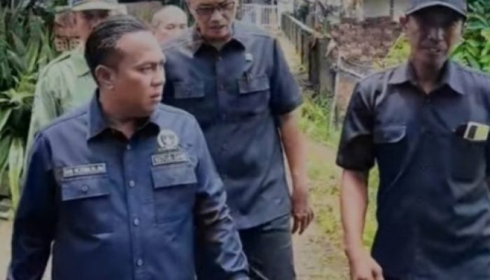 Ketua DPRD Prabumulih Tinjau Langsung Lokasi Tanah Longsor di Bantaran Sungai Kelekar Karang Raja