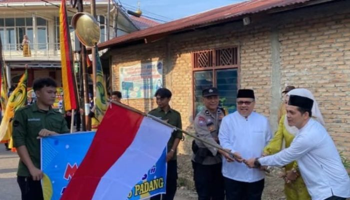 Pawai Katam Al-Qur’an Perdana Dilepas Muhidi: Langkah Awal Cetak Generasi Qurani