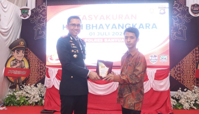 Persatuan Mahasiswa Banyuasin Apresiasi Kinerja POLRES Banyuasin, Serahkan Plakat Penghargaan pada Puncak HUT Bhayangkara ke-80