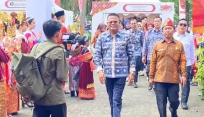 Walikota Prabumulih Bersama Ibu Ketua Tim Penggerak PKK Kota Prabumulih Hadiri Pembukaan Festival Seni Adat & Tradisi 2026