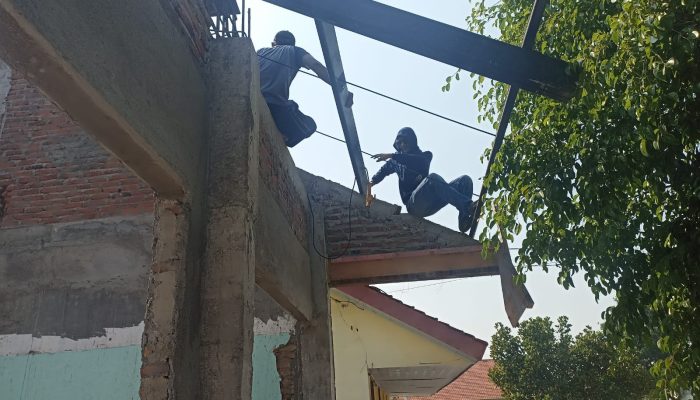 Dinas Pendidikan Kabupaten Mojokerto, CV Berkah Tenaga Muda, dan CV Reskindo Wasa Disorot Soal Dugaan Pelanggaran K3 Proyek TKNP II Gedeg (Part 1) 