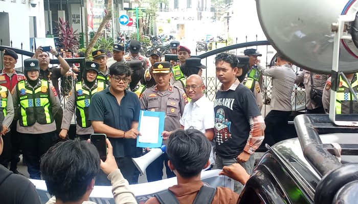 Aliansi Mahasiswa Pemuda Palembang Gelar aksi lanjutanvDesak Pengusutan Dugaan Korupsi Proyek Lampu Jalan Tenaga Surya