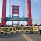 “Belum Merdeka dari Asap”: Rawang ID Gelar Aksi Kreatif di Jembatan Ampera
