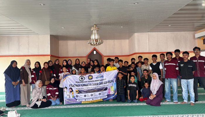 Teknik Kimia dan Magister Pengelolaan Sumber Daya Alam dan Lingkungan USM Gelar PKM Pelatihan Pembuatan Sabun Cair Eco-Enzim di Rumoh Seujahtera Aneuk Nanggroe