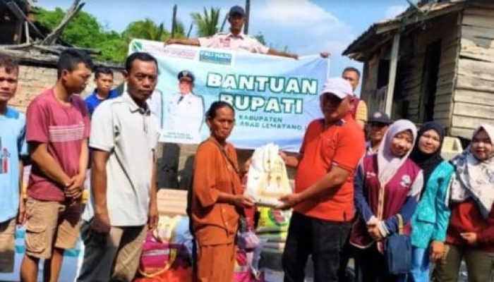 Pemkab PALI melalui dinas sosial Salurkan Bantuan bagi Korban Kebakaran di Desa Curup