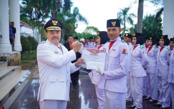 Penurunan Bendera Merah Putih HUT ke-81 RI, Bupati TRK Apresiasi Paskibraka Nagan Raya