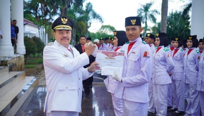 Penurunan Bendera Merah Putih HUT ke-81 RI, Bupati TRK Apresiasi Paskibraka Nagan Raya