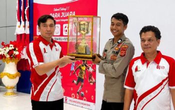 Kadispora Nagan Raya Serahkan Hadiah dan Penghargaan Pada Pemenang Lomba HUT RI ke 81