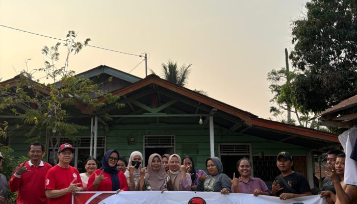 Menjaga Kepedulian di Tengah Kemarau, PDIP PALI Salurkan Bantuan Air Bersih