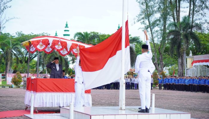 Pimpin Upacara Hardikda ke-67, Bupati TRK Tekankan Pendidikan sebagai Investasi Masa Depan