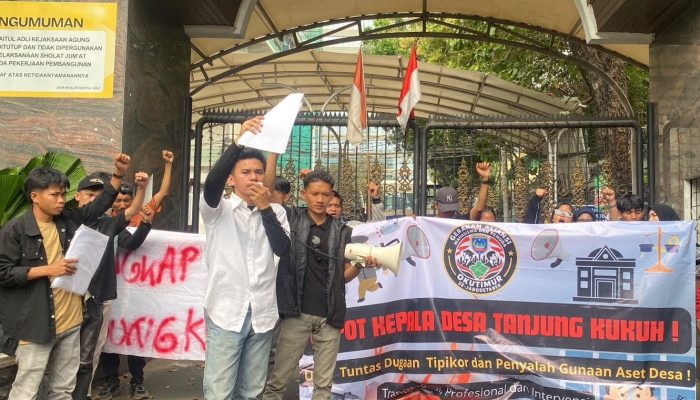 Mahasiswa OKU Timur Geruduk Kejagung RI, Desak Penanganan Dugaan Tipikor Desa Tanjung Kukuh
