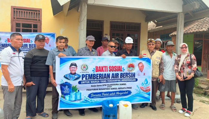 Pujakesuma Sumsel dan PNSB Salurkan Bantuan Air Bersih untuk Warga Talang Petai