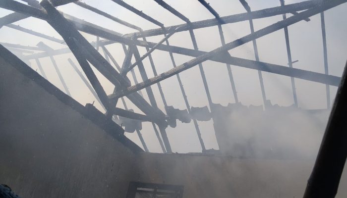 Gudang SDN 01 Kasepuhan Batang Terbakar, Api Membesar hingga Lahap Atap Bangunan