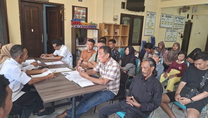 Mediasi Warga Rowobelang dan Pemdes Bahas Kompensasi Korban Keracunan PMT