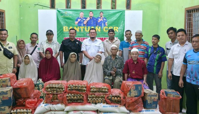 Difasilitasi oleh PPDI, Penyandang Disabilitas di Darul Makmur Dapat CSR Sembako dari PT Socfindo Kebun Seumanyam