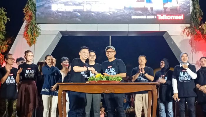 Ribuan Warga Padati Nobar Alas Roban The Series, Bupati Batang Harapkan Dongkrak Pariwisata