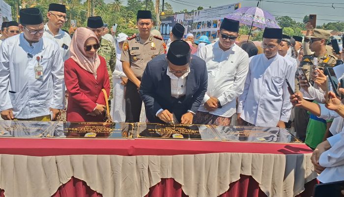 Ribuan Peserta Ikuti Upacara Hari Santri di Tersono, Bupati Batang Ajak Santri Melek Teknologi dan Jaga Tradisi Pesantren