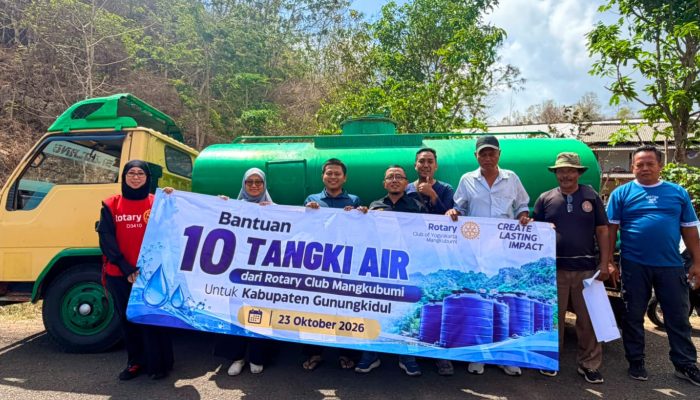 Rotary Club of Yogyakarta Mangkubumi Salurkan 10 Tangki Air dan Bantuan Pakaian Pantas Pakai untuk Warga Tepus, Gunungkidul